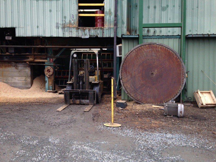 Another view – what a huge blade!