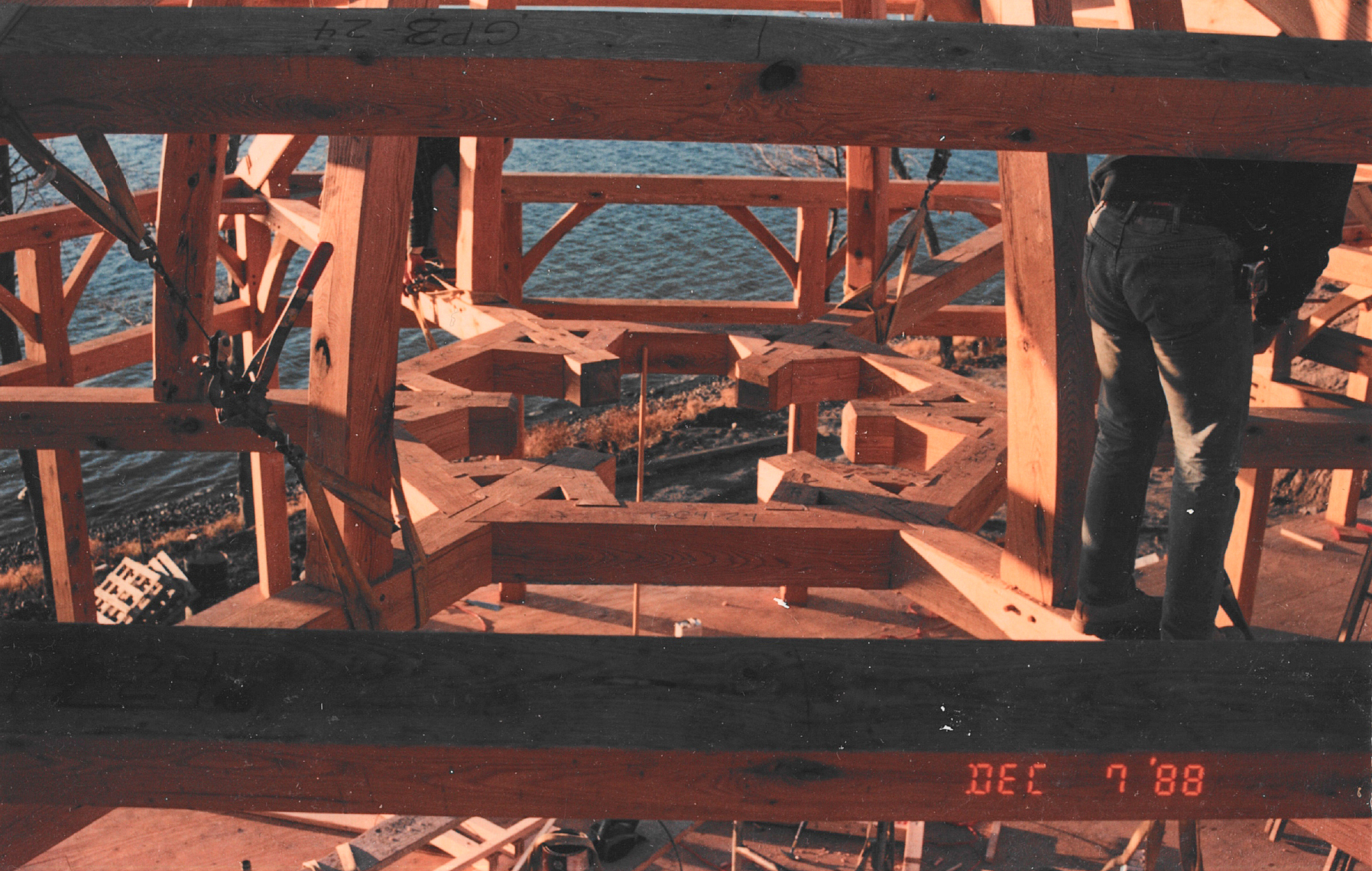 The tension ring with compression blocks
