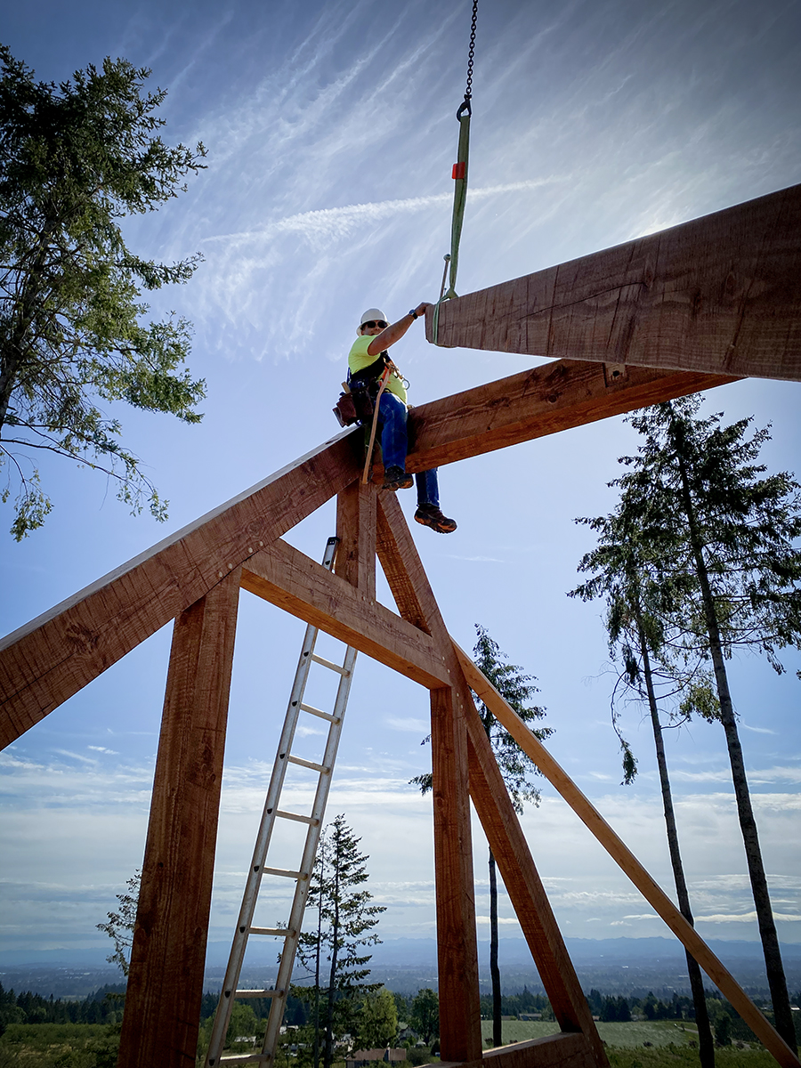 Timber Frame Barn in Oregon by New Energy Works