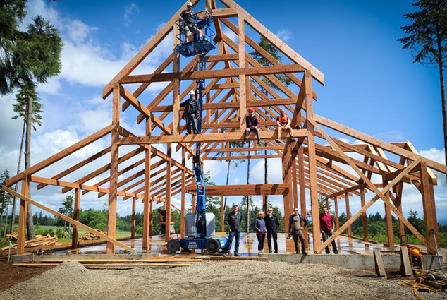 Timber Frame Barn in Oregon by New Energy Works