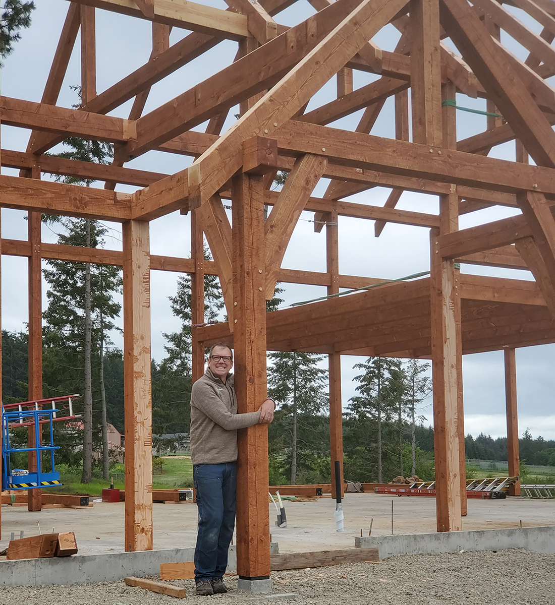 Timber Frame Barn in Oregon by New Energy Works