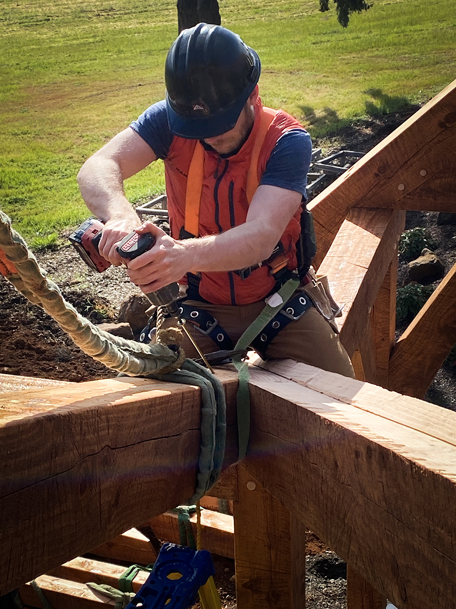Timber Frame Barn in Oregon by New Energy Works