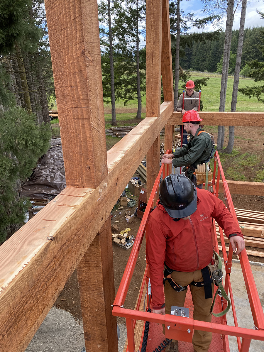 Timber Frame Barn in Oregon by New Energy Works
