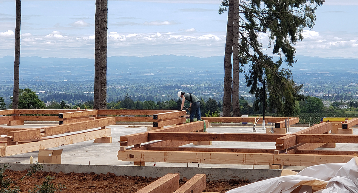 Timber Frame Barn in Oregon by New Energy Works