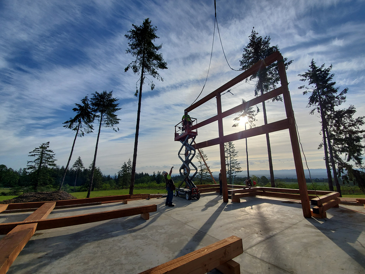 Timber Frame Barn in Oregon by New Energy Works