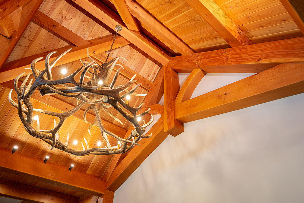 Chandelier with truss