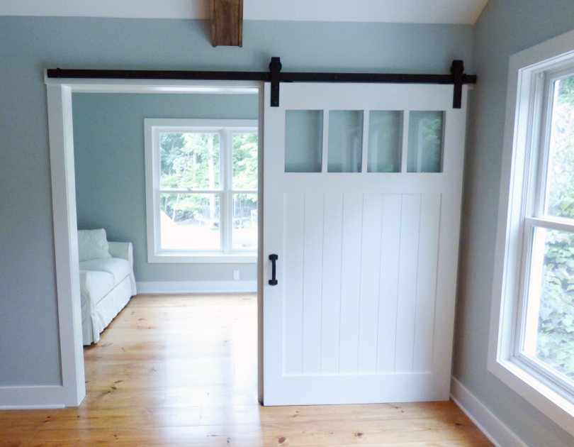 Handles and track hardware can drive the door’s aesthetic, blending in or being showcased against the wood. High quality appropriately fitted hardware is key to maintain the function and usability of the door.