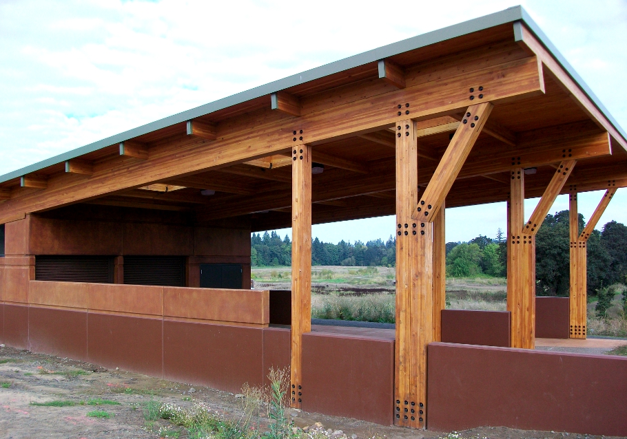 Celebrating the traditional ‘natural’ look of glulams, this pavilion at the Tualatin River National Wildlife Refuge in Sherwood, Oregon provides shelter for visitors on sunny or rainy days.